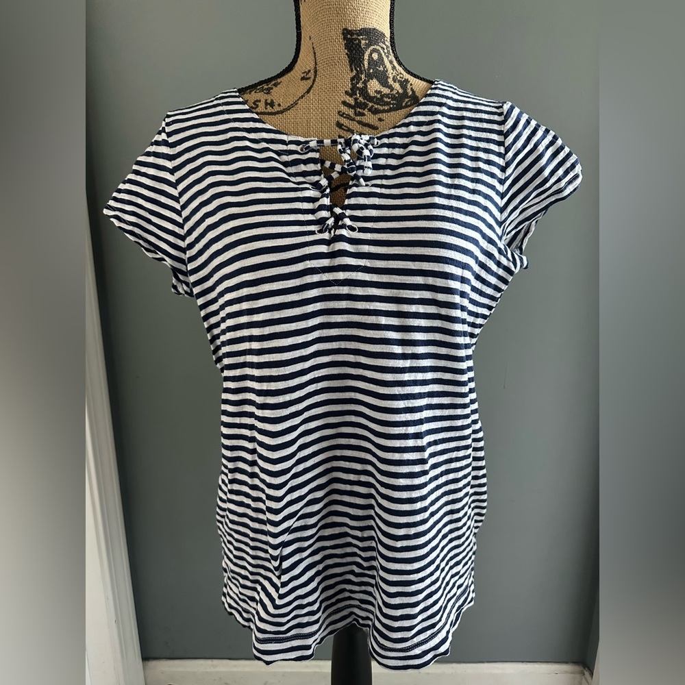 St. John’s Bay Navy/White Women’s Short-Sleeve Top. Size L.